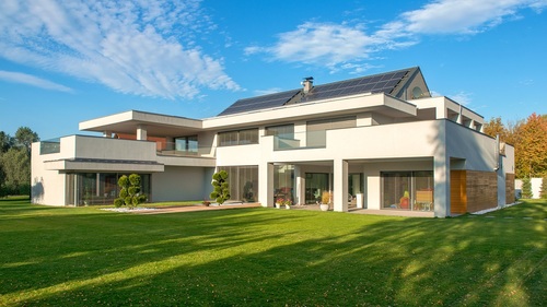 Od piwnicy po dach – kompleksowa izolacja jako fundament nowoczesnego domu